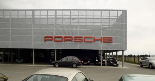Porsche Garage